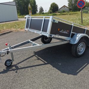 Remolque Lider Bois 39440 de un eje con capacidad de 750 kg.